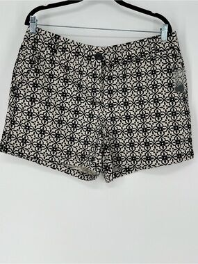 Dress Barn Black‎ & Cream Geometric Bermuda Shorts